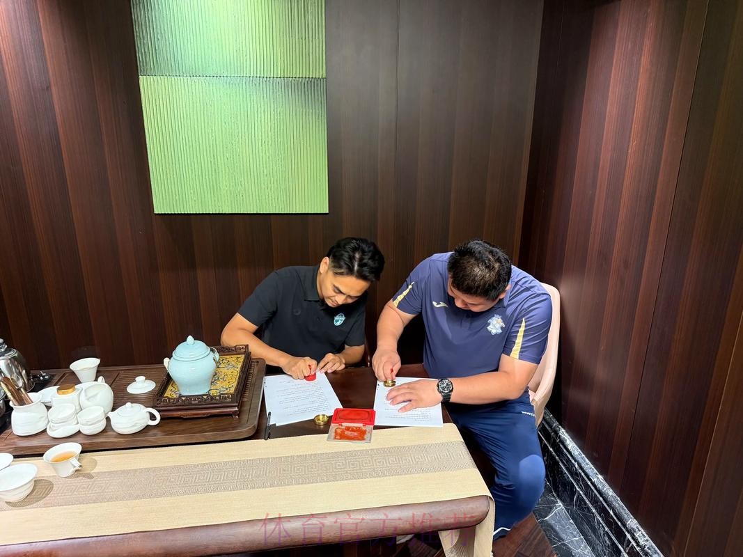 中国足球协会与德国足球专家签署合作协议 中国足球协会与德国足球专家签署合作协议